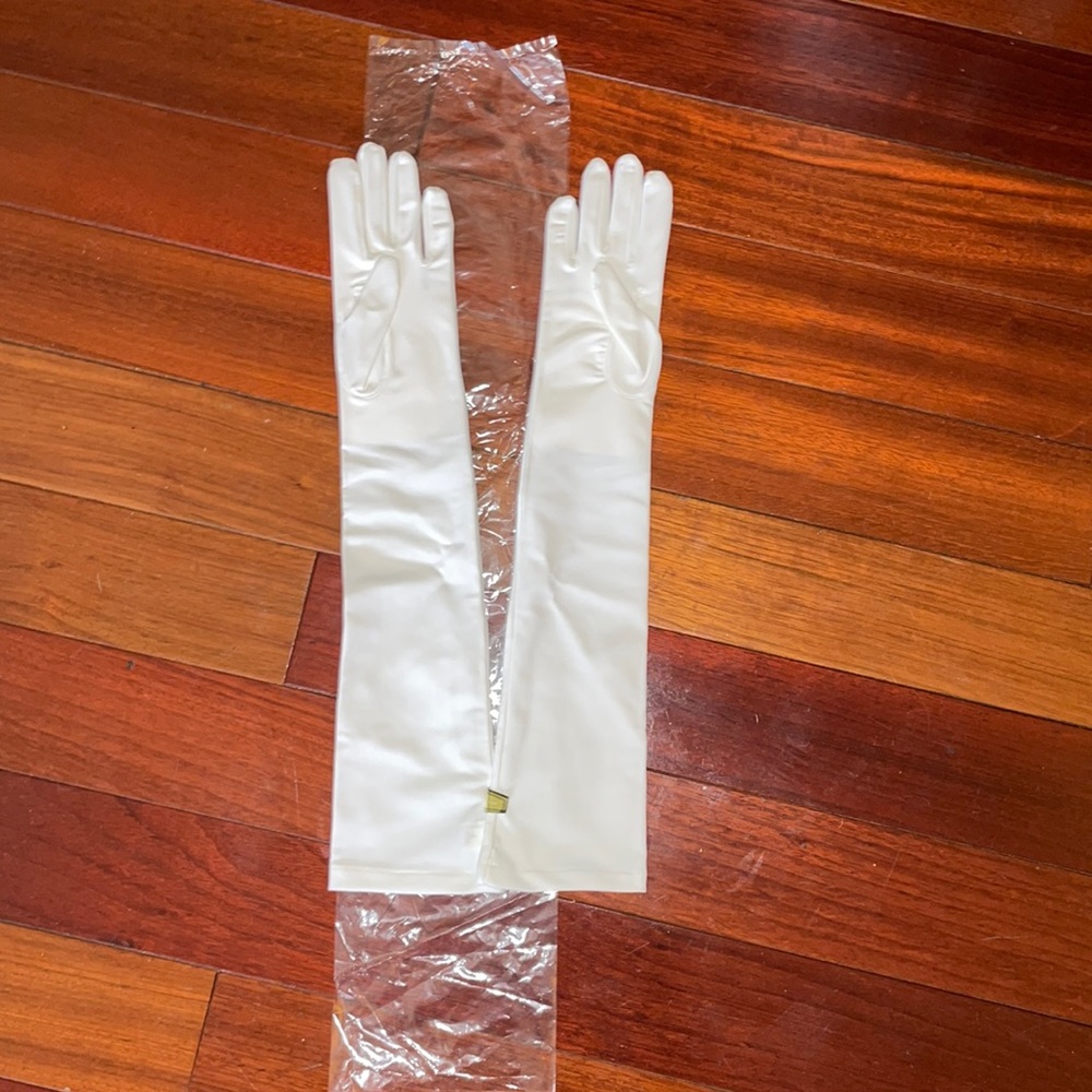 NWT Finals Elbow Length Gloves - Fits All
